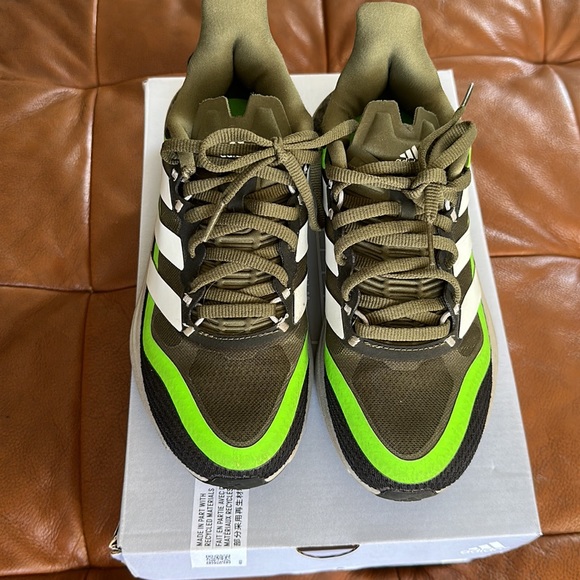 Adidas 4DFWD PULSE 2J size 4 Boys in Metallic Grey / Green - Picture 6 of 9